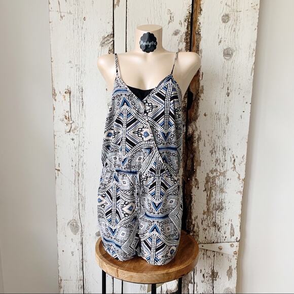 Mossimo patterned black & white & blue & cream romper - Picture 1 of 7